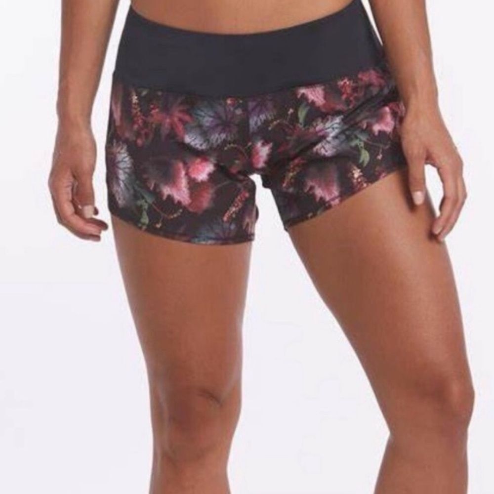 Oiselle Roga Running Shorts Leaf Print Black Red